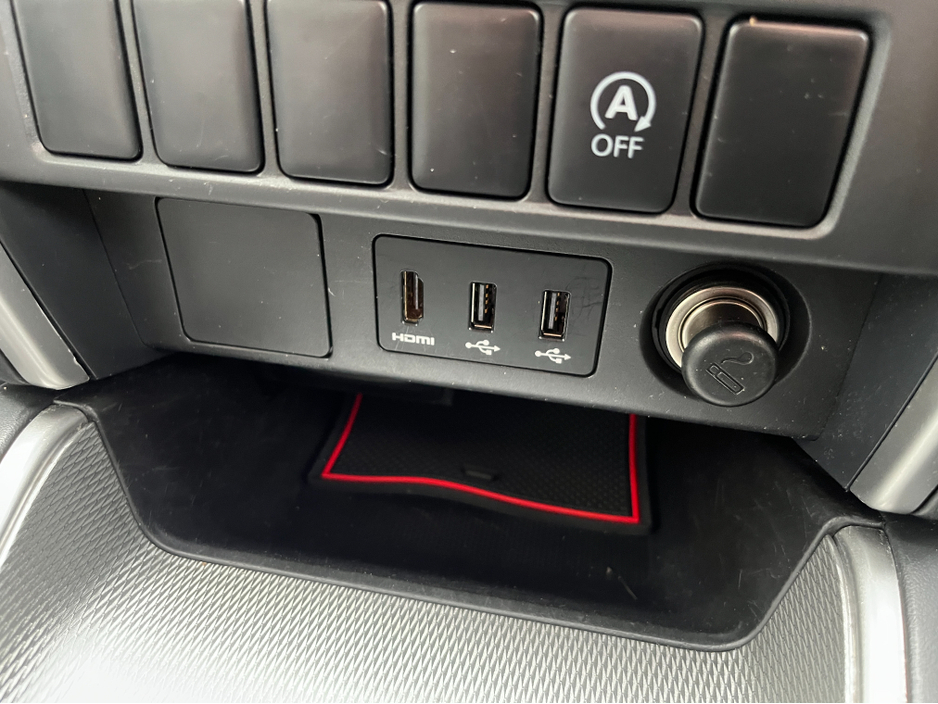 2021 Mitsubishi L200 - image 17