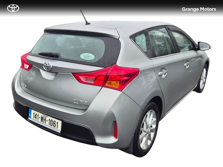 2014 Toyota Auris - image 2