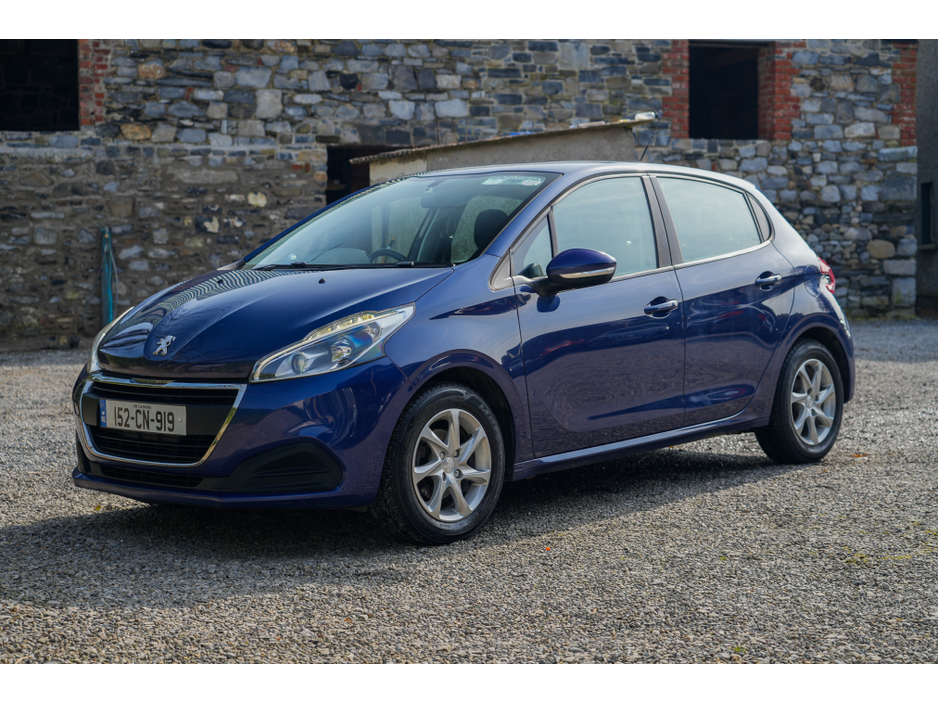 2015 Peugeot 208 - image 8