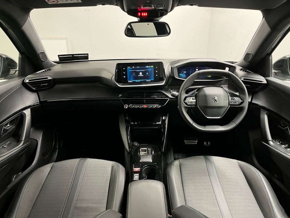 2023 Peugeot 2008 - image 2