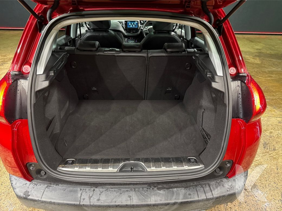 2020 Peugeot 2008 - image 12