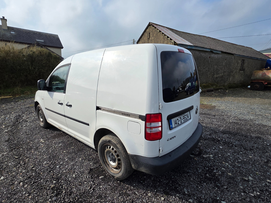 2014 Volkswagen Caddy - image 4