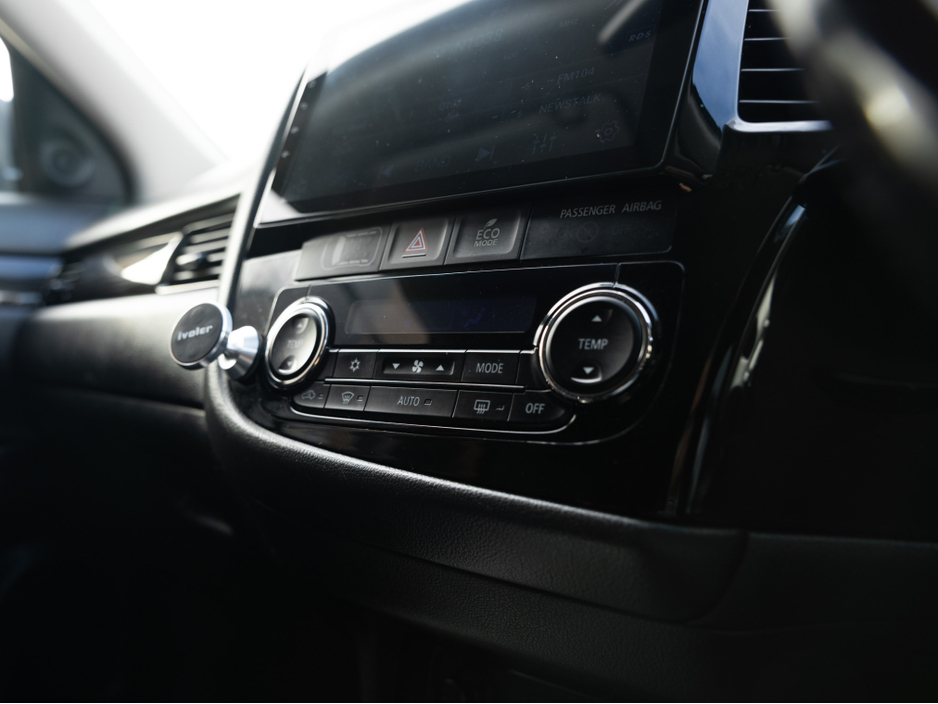 2016 Mitsubishi Outlander - image 16