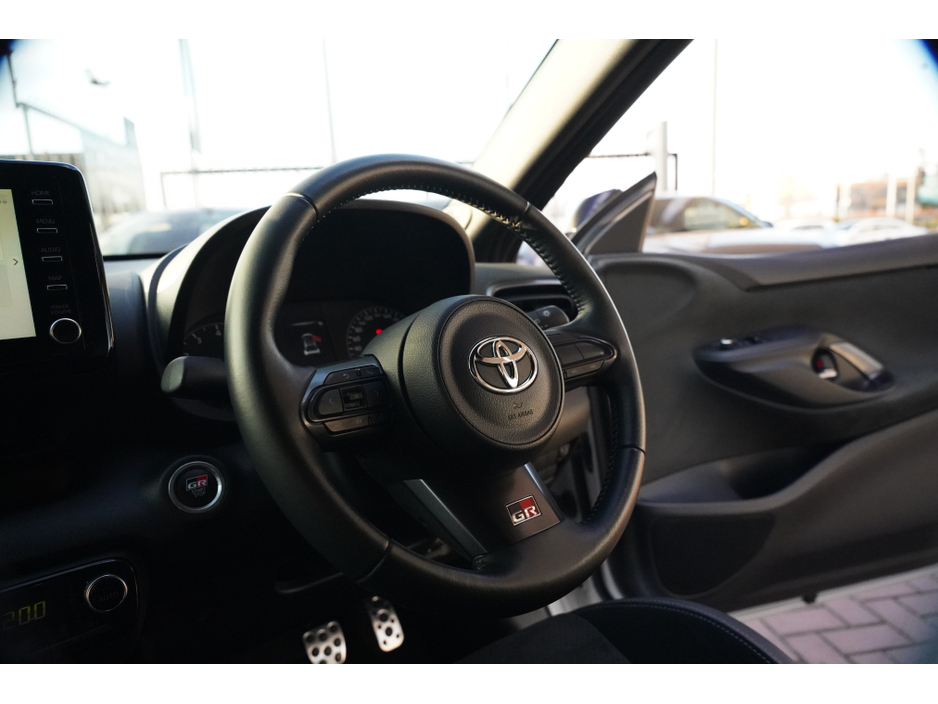 2020 Toyota Yaris - image 19