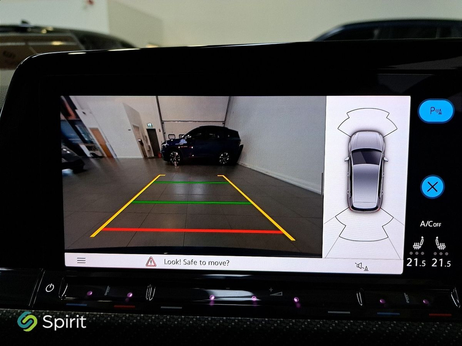 2021 Volkswagen Golf - image 14