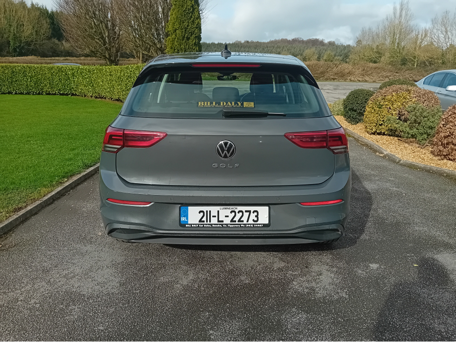 2021 Volkswagen Golf - image 10