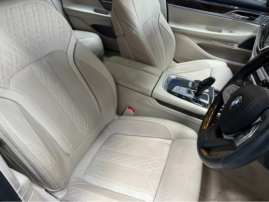 2018 BMW 7 Series - image 9