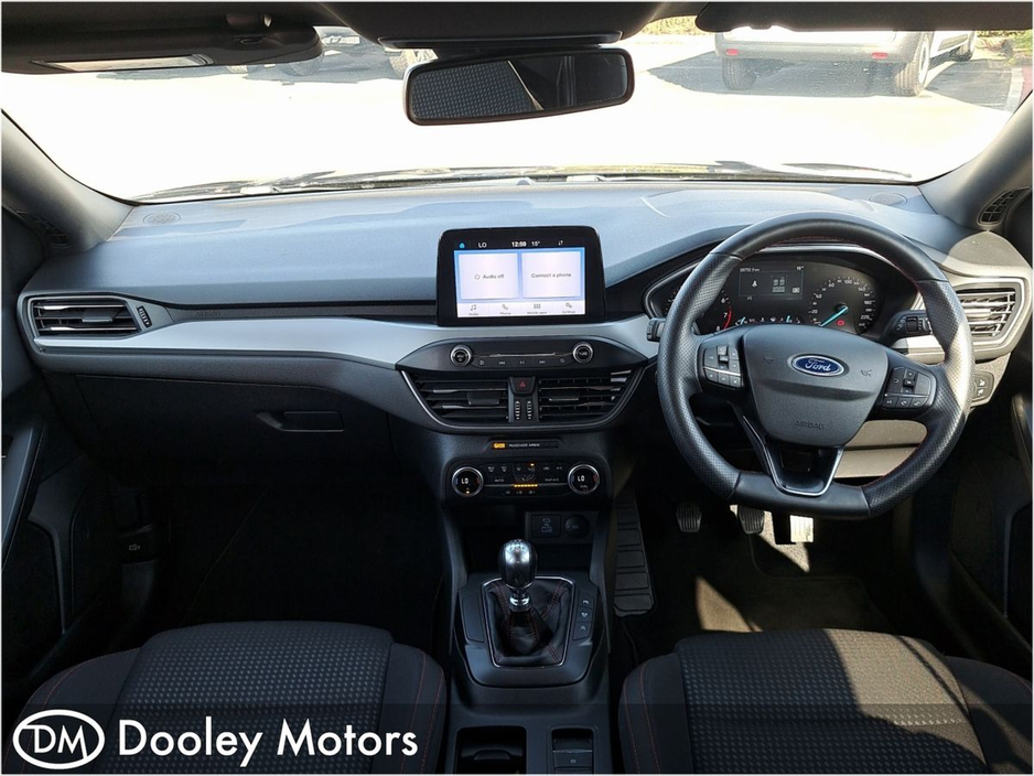 2022 Ford Focus - image 13