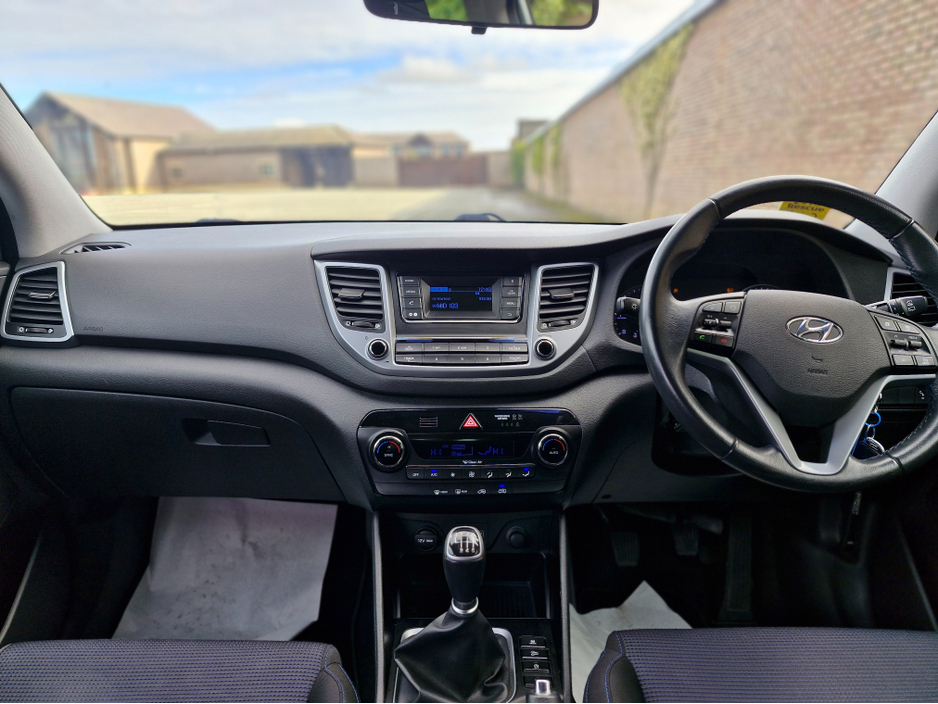 2016 Hyundai Tucson - image 10