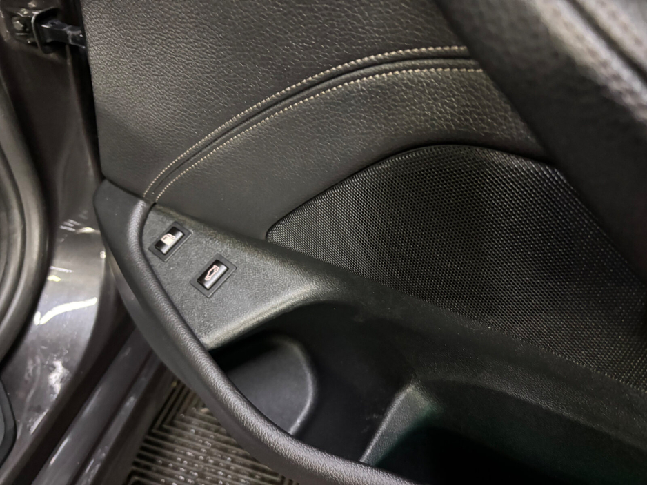 2018 BMW 5 Series - image 12