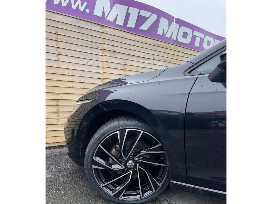 2022 Volkswagen Golf - image 8