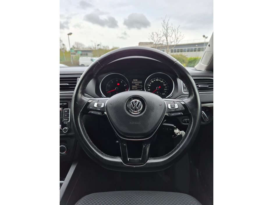 2015 Volkswagen Jetta - image 13