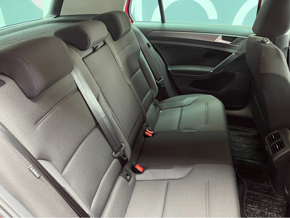 2018 Volkswagen Golf - image 9