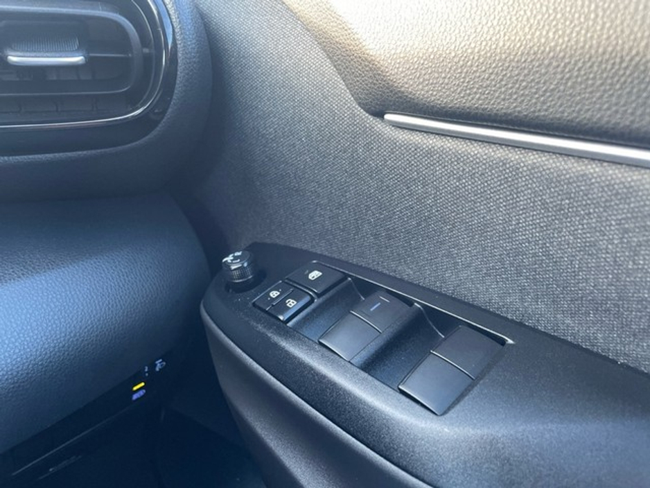 2022 Toyota Yaris Cross - image 17