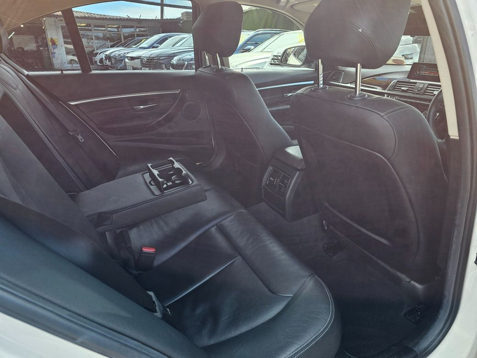 2016 BMW 3 Series - image 14