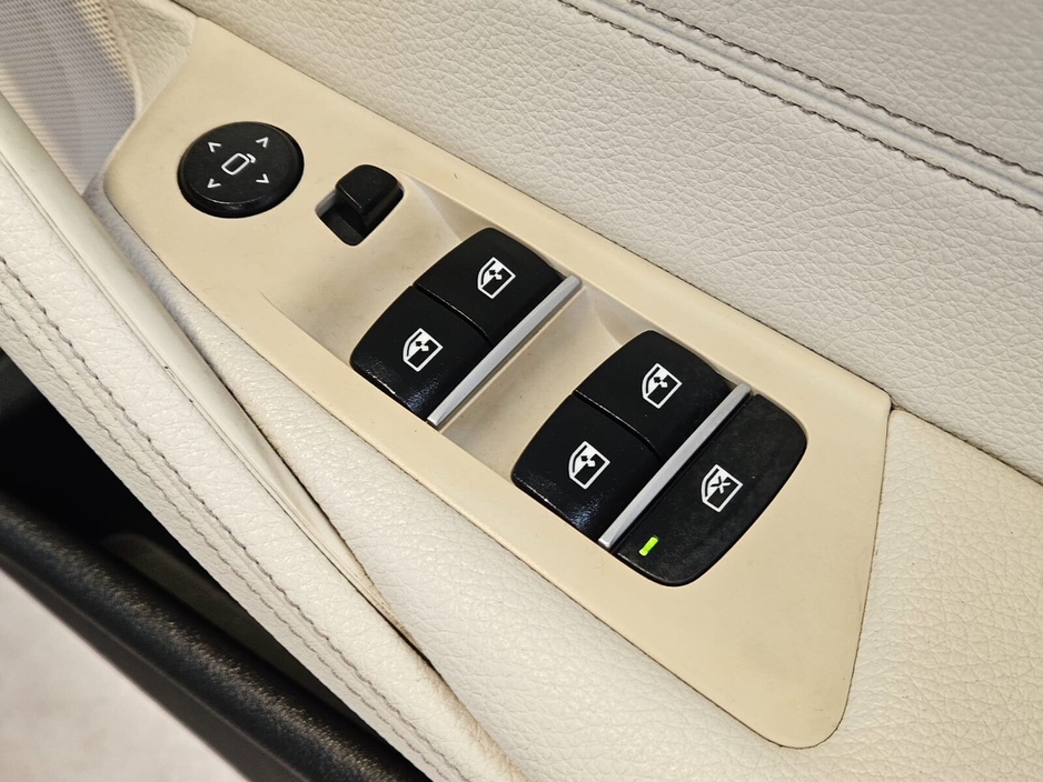 2018 BMW 5 Series - image 7