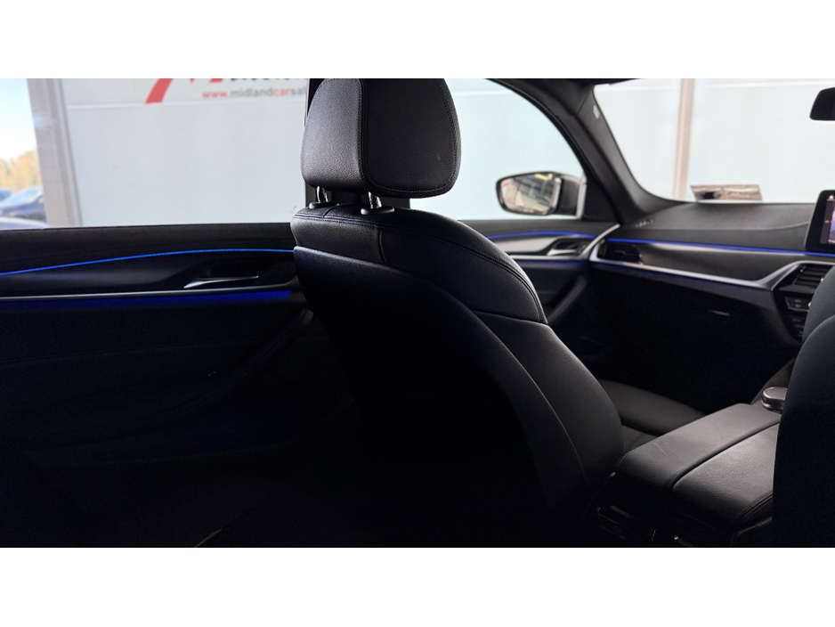 2023 BMW 5 Series - image 5