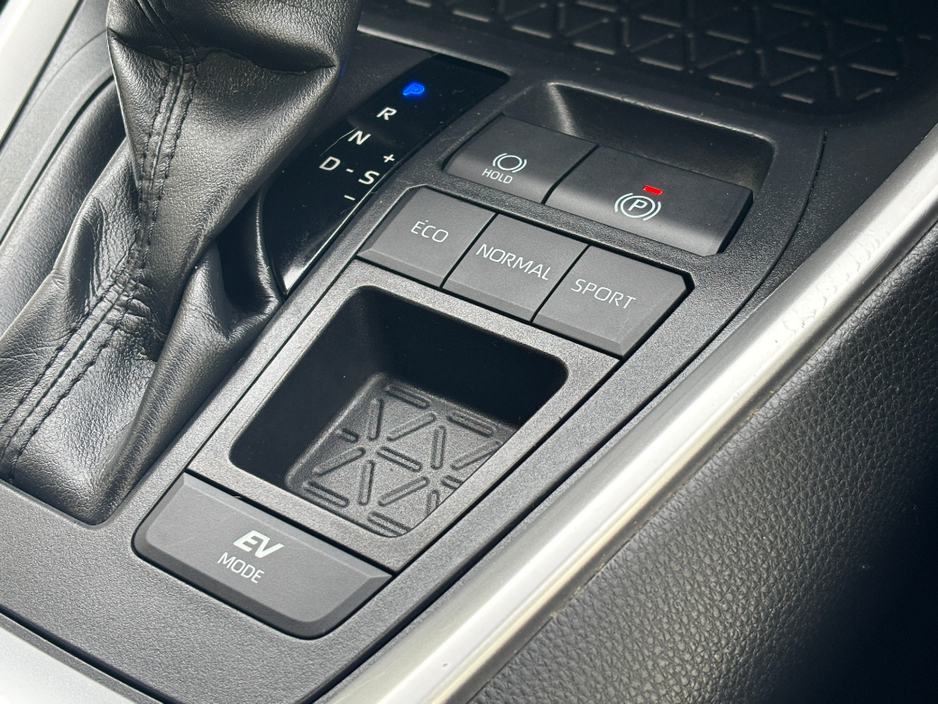 2020 Toyota Rav4 - image 18