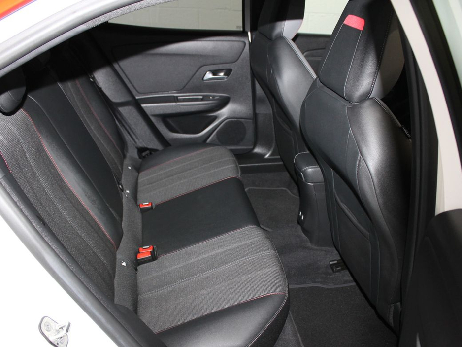 2022 Opel Mokka - image 13