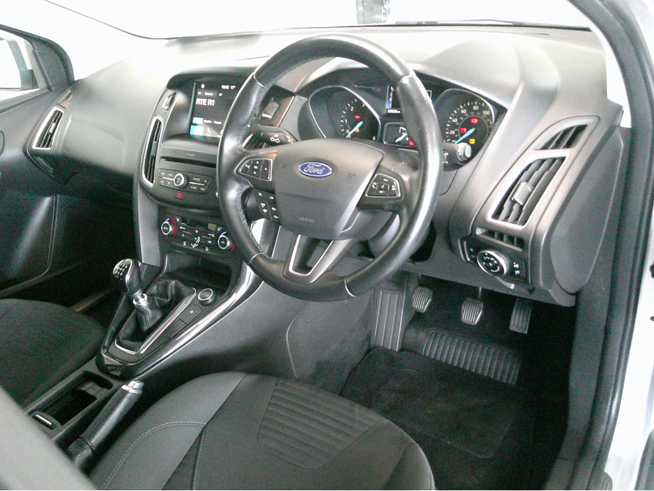 2017 Ford Focus - image 22