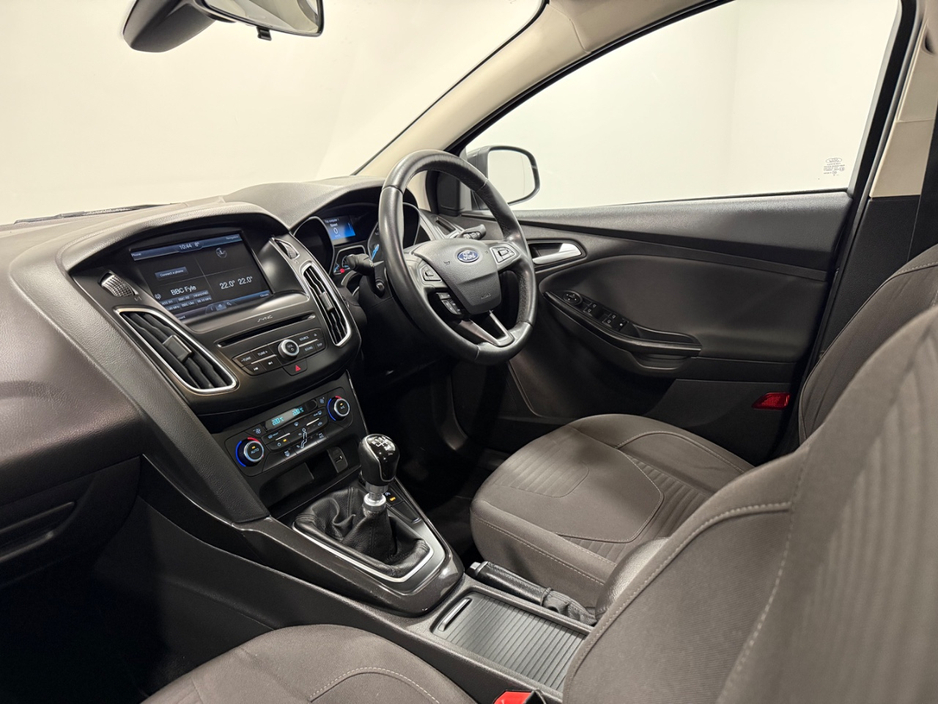 2017 Ford Focus - image 13