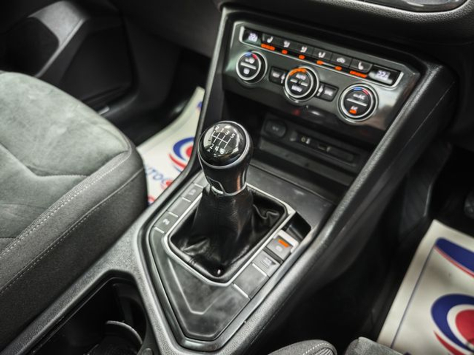 2017 Volkswagen Tiguan - image 18