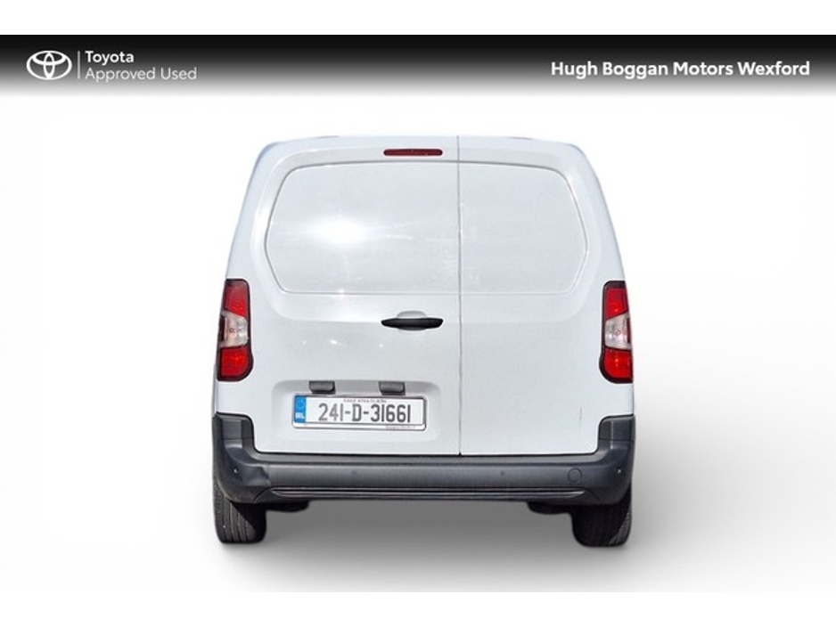 2024 Toyota Proace City - image 4