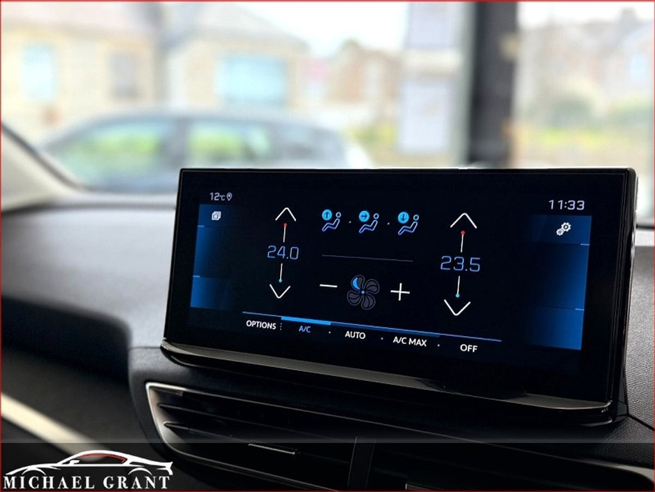 2021 Peugeot 5008 - image 24