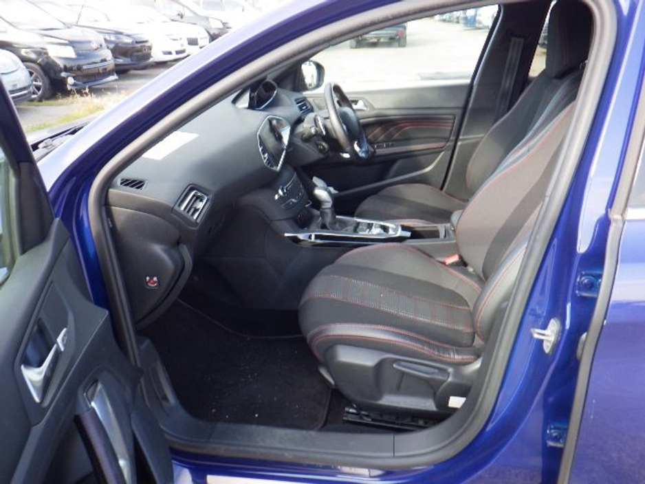 2017 Peugeot 308 - image 8