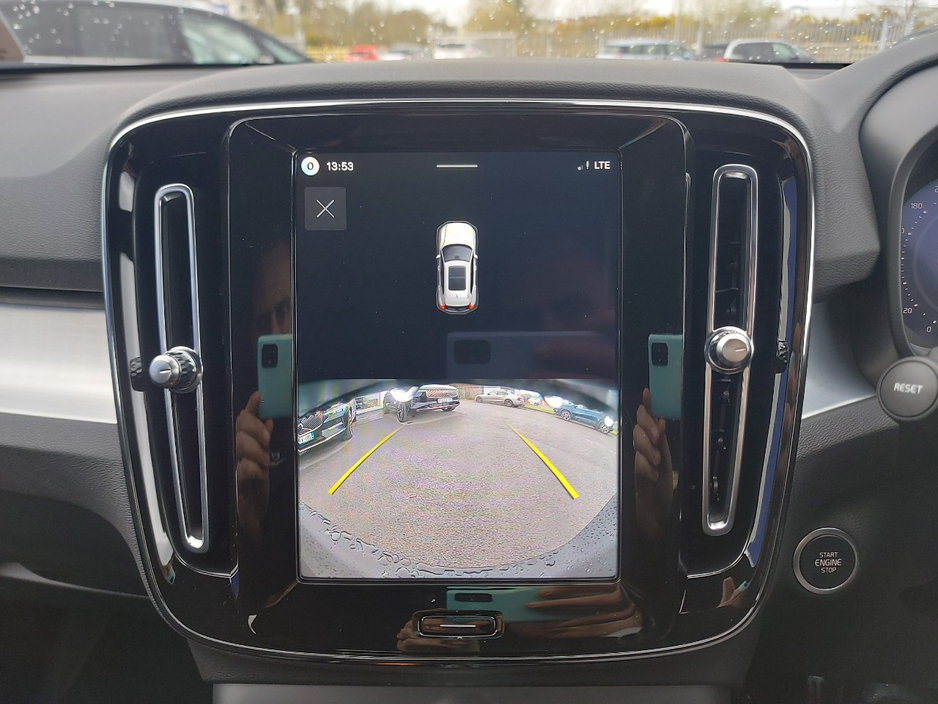 2026 Volvo XC40 - image 15