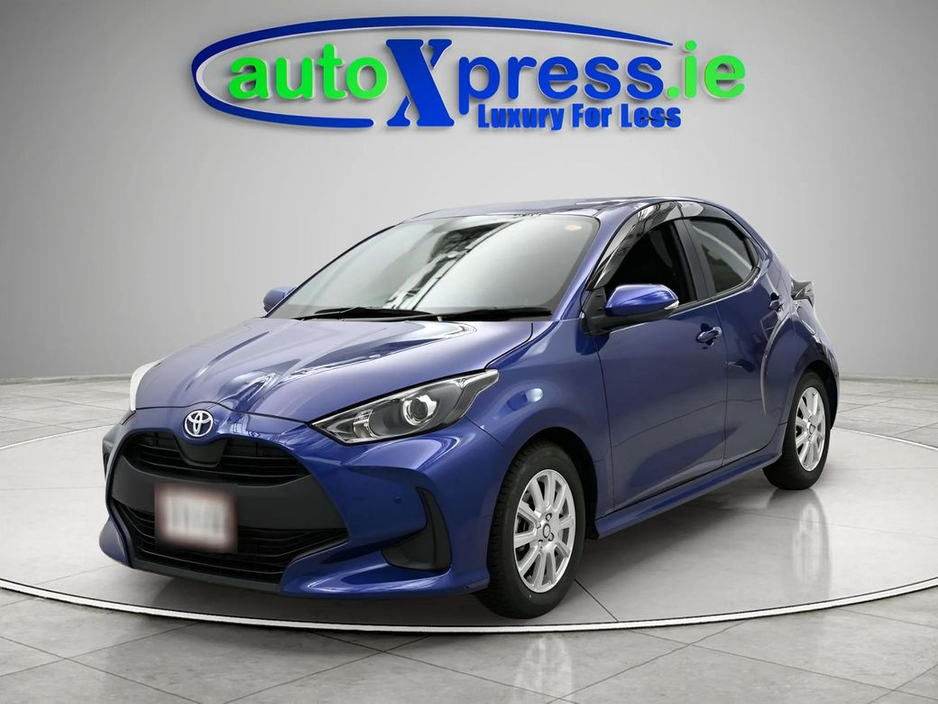 2023 Toyota Yaris - image 5