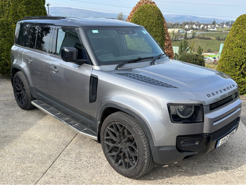 2023 Land Rover Defender - image 6