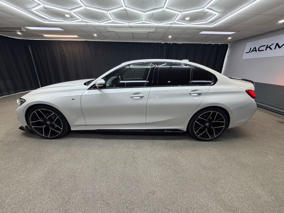 2019 BMW 3 Series - image 6