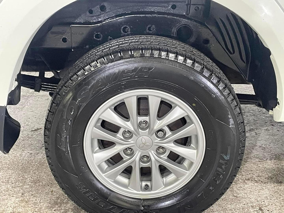 2015 Mitsubishi L200 - image 10