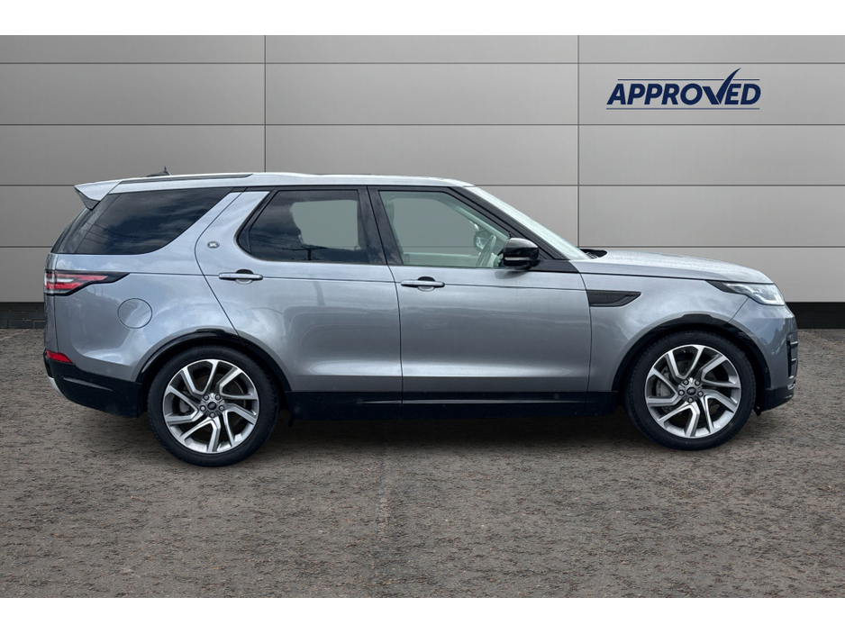 2019 Land Rover Discovery - image 5