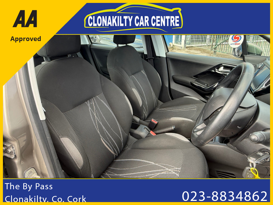 2014 Peugeot 208 - image 10