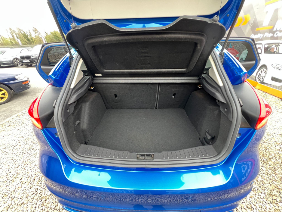 2015 Ford Focus - image 20