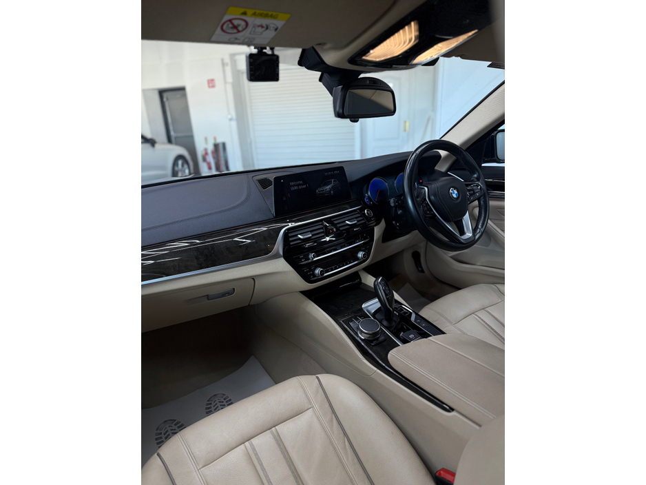 2017 BMW 5 Series - image 16