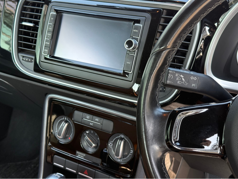 2017 Volkswagen Beetle - image 6