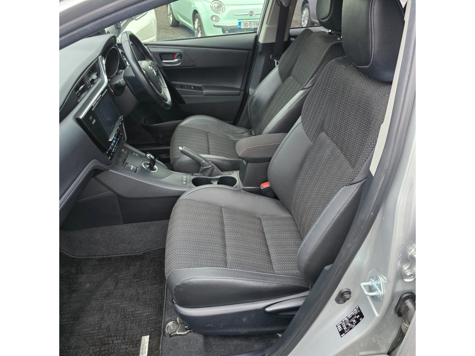2017 Toyota Auris Hybrid €15,950