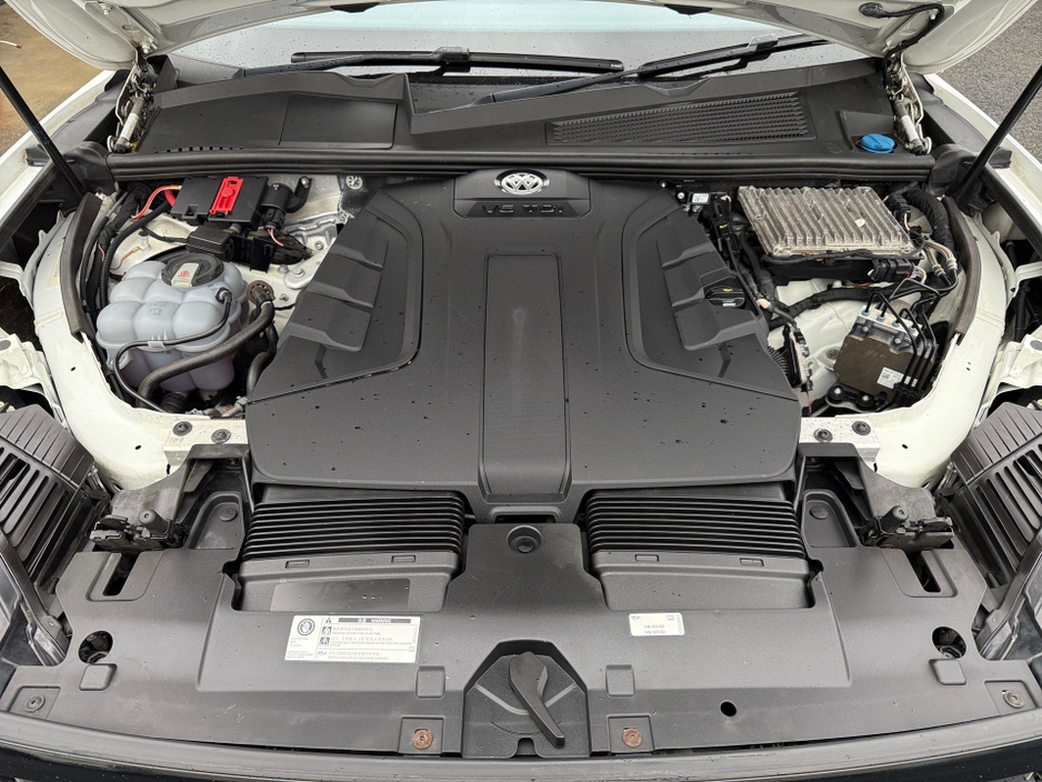 2019 Volkswagen Touareg V6 R-LINE TECH 3.0 TDI **286 BHP**REVERSE CAMERA**BODY KIT**BLACK PACK**XENONS**MEMORY SEATS**FSH**MINT** €52,750