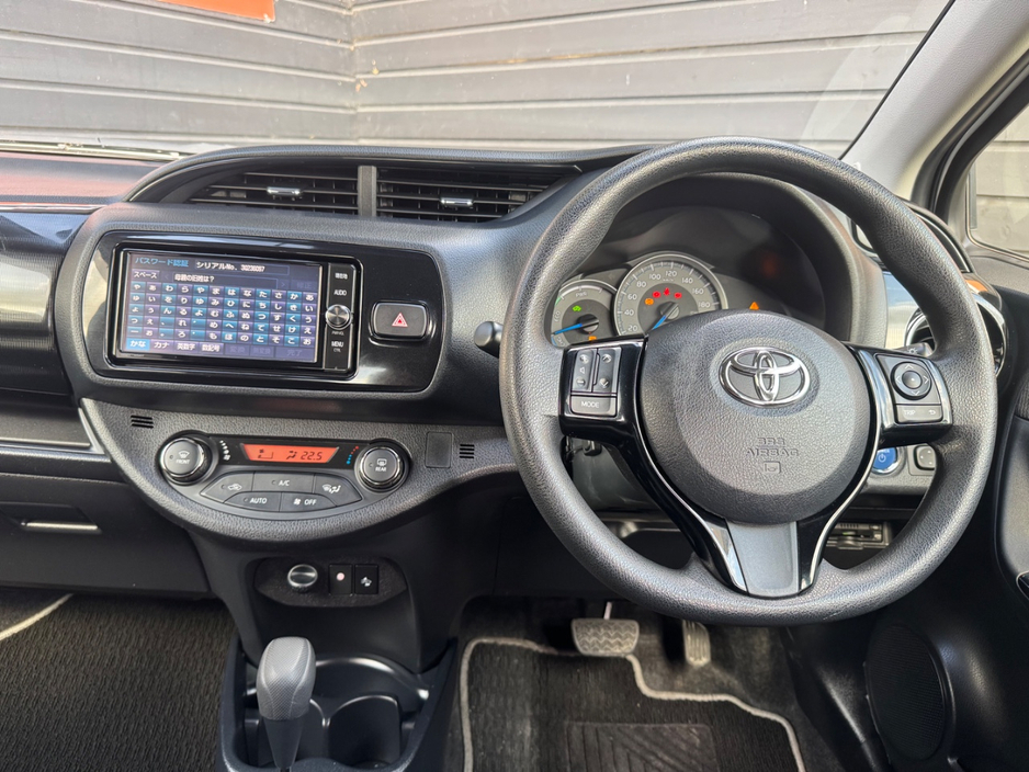 2018 Toyota Yaris - image 11