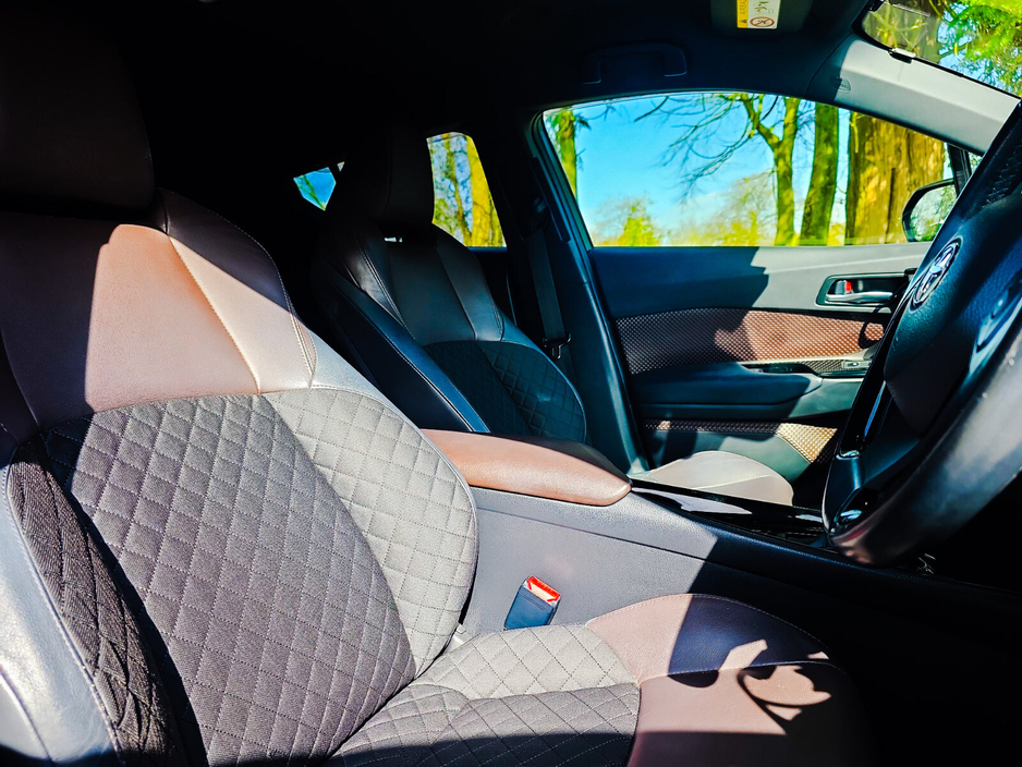 2020 Toyota Prius - image 7