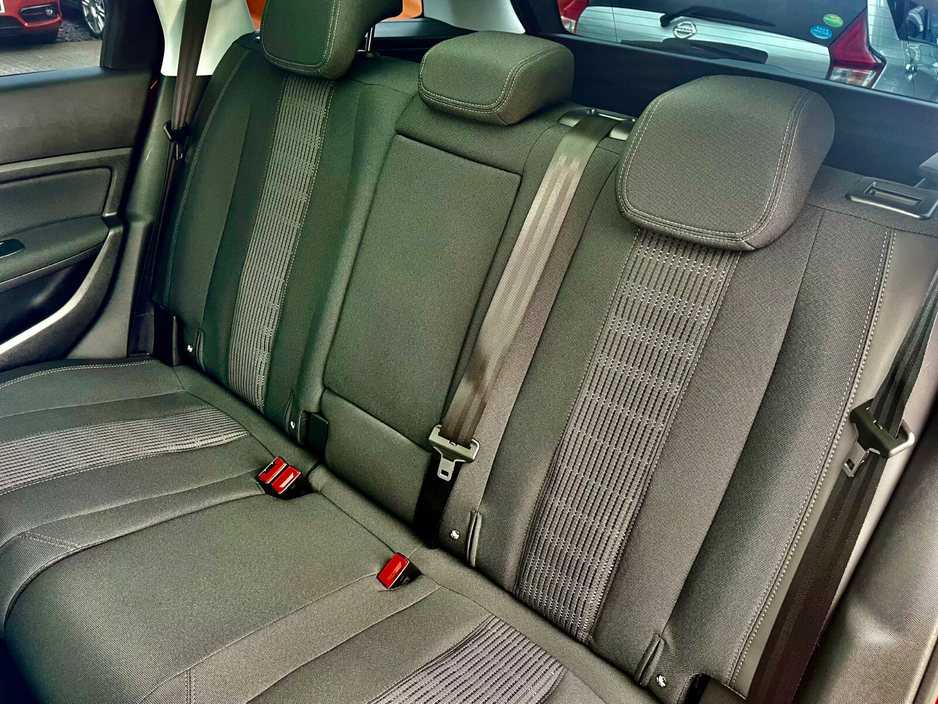 2018 Peugeot 308 - image 20