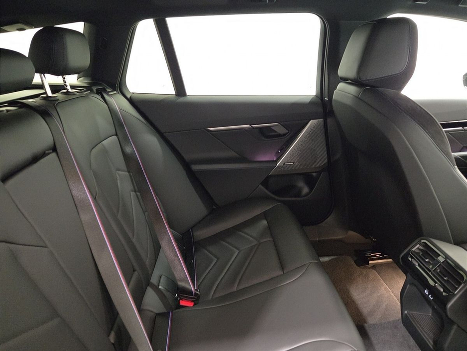 2024 BMW 5 Series - image 22