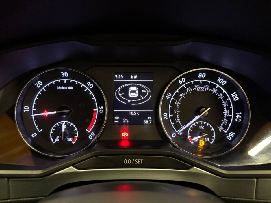 2017 Skoda Superb - image 18