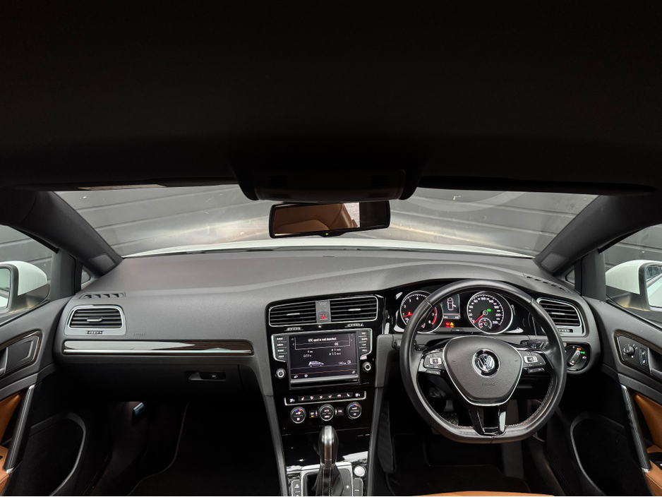 2015 Volkswagen Golf - image 13