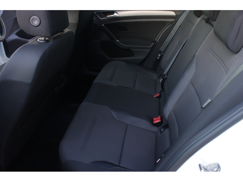 2016 Volkswagen Golf - image 19