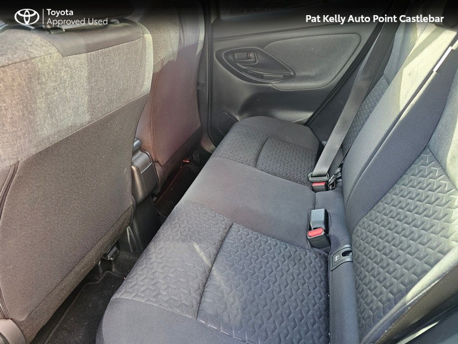 2022 Toyota Yaris Cross - image 7