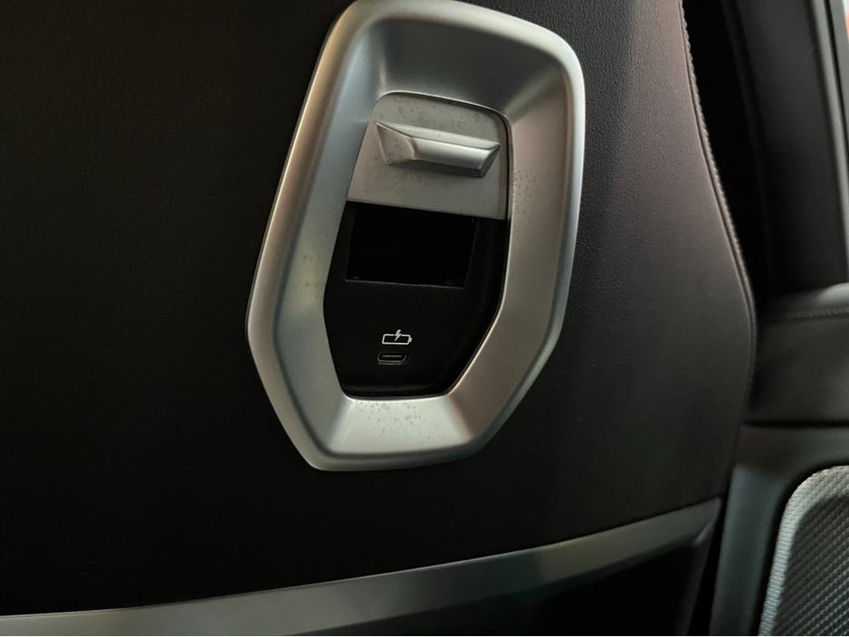 2024 BMW i7 - image 25